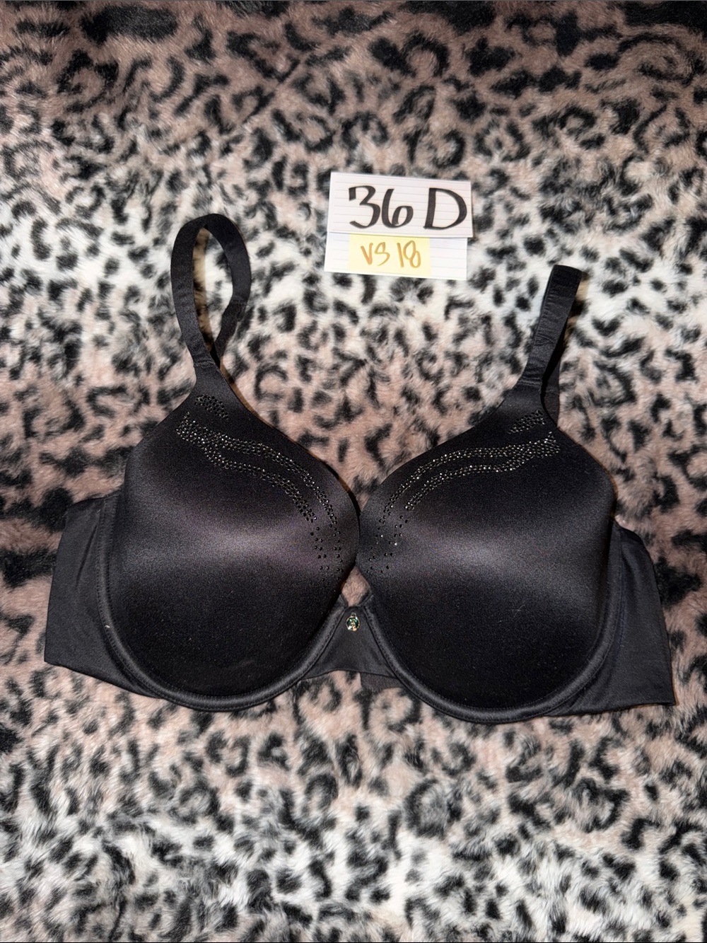 36D Black lined perfect coverage Bra Swarovski element Detail